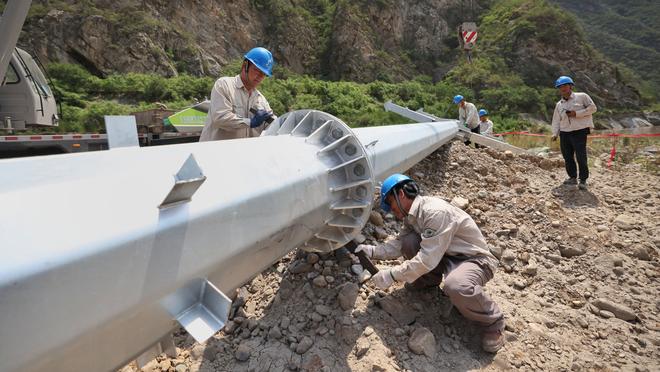 Mùa giải này, ngôi sao bóng đá xuất hiện: Tiểu Tạp Toàn Cần, lão Chiêm vắng mặt 2 trận, 3 trận, Ân Bỉ Đức 4 trận.